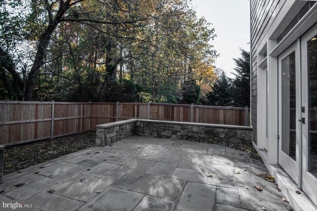 Building Photo - 5700 Tanglewood Dr