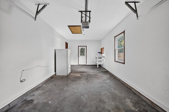 Building Photo - 6839-6841 Woodlake