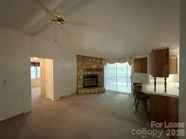 Building Photo - 2039 Vista Rd