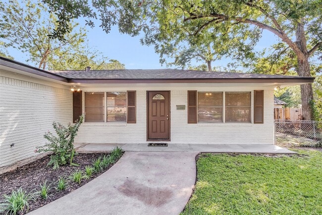 Building Photo - 1510 N San Jacinto St