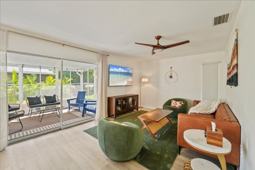 Primary Photo - 113 Base Ave W