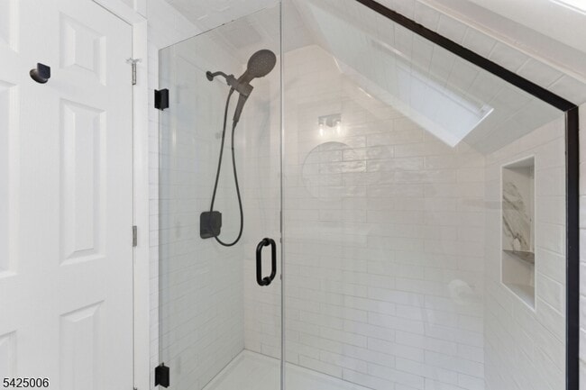 Building Photo - 3 Cypress Rd