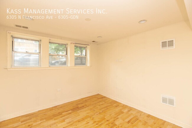 Building Photo - 6305 N Francisco Ave
