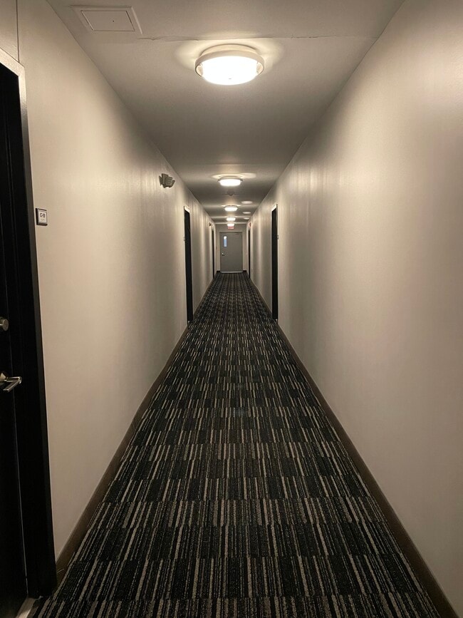 Building Photo - 1111 River Rd