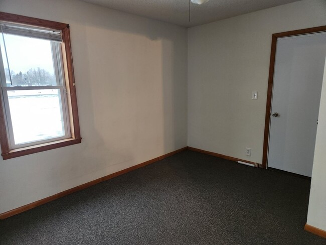 Building Photo - 3 bedroom 1 bath upper level unit in Pierz