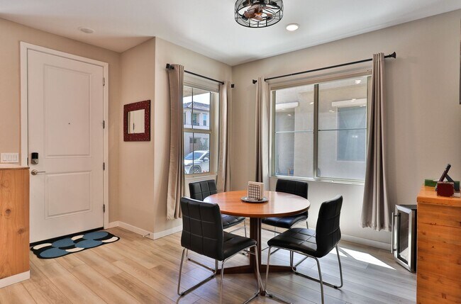 Building Photo - Gilbert Gated Community 3 bed/2.5 bath Con...