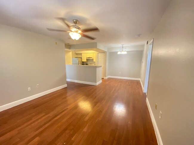 Building Photo - 2-Bed, 2-Bath Condo Near Celebration – Mov...