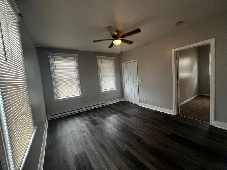 Building Photo - 41 Putnam St