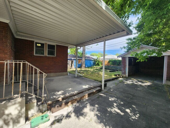 Building Photo - HONEY! Stop Scrolling! - FABULOUS!!!! Downtown SLC 3 bd house!