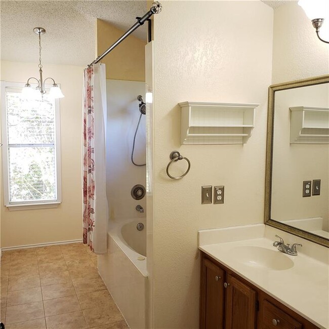 Building Photo - 8440 Fern Bluff Ave