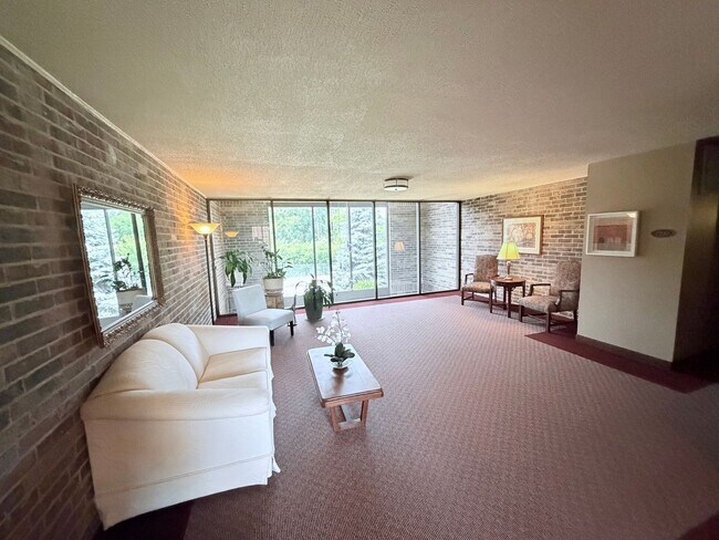 Building Photo - Large 1BR Condo with Patio, Heated Parking, Pool, Sauna & Tennis Courts!