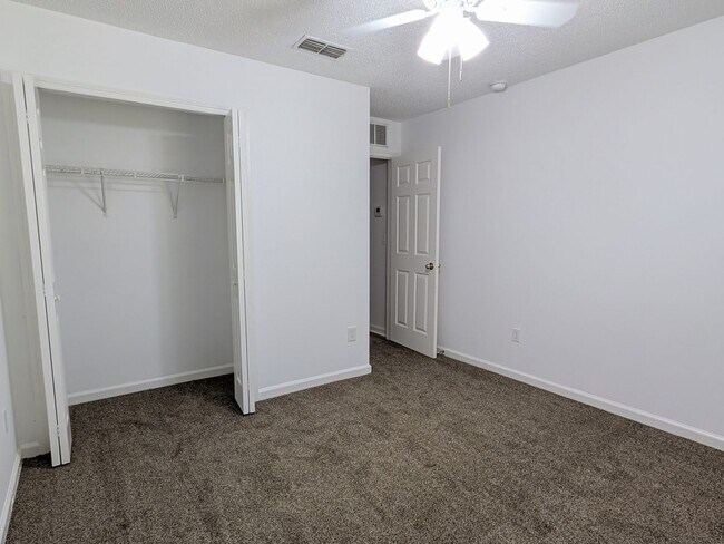 Building Photo - 124 Plantation Point Dr