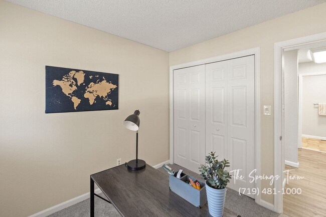 Building Photo - REMODELED SINGLE-LEVEL 2BD TOWNHOME w/ A/C