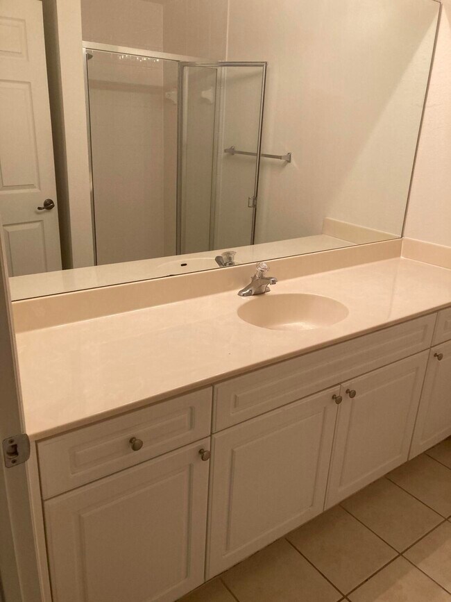Building Photo - 3018 Alcazar Pl