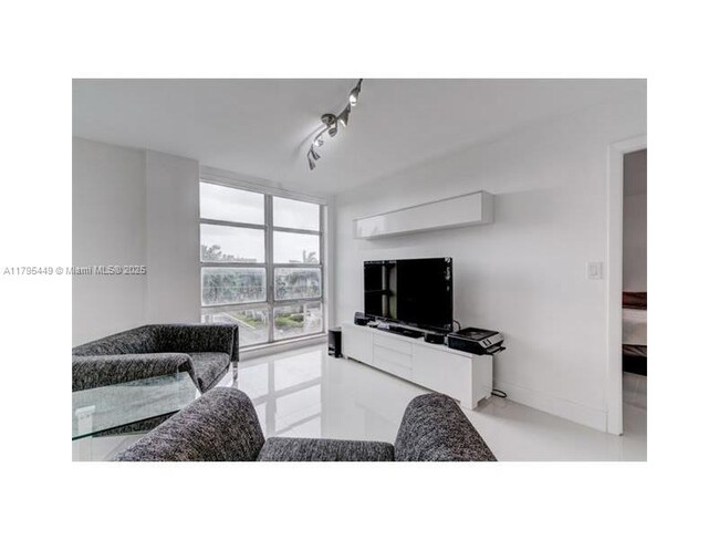 Building Photo - 9800 W Bay Harbor Dr