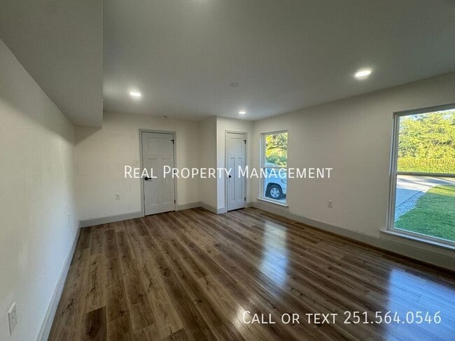 Building Photo - 3158 Lees Ln