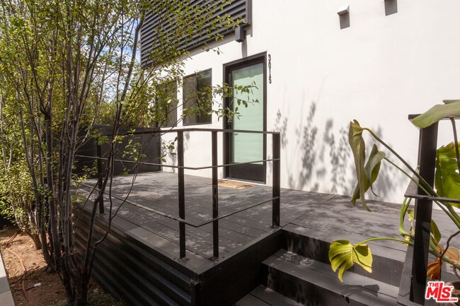 Building Photo - 3015 Ocean Ave