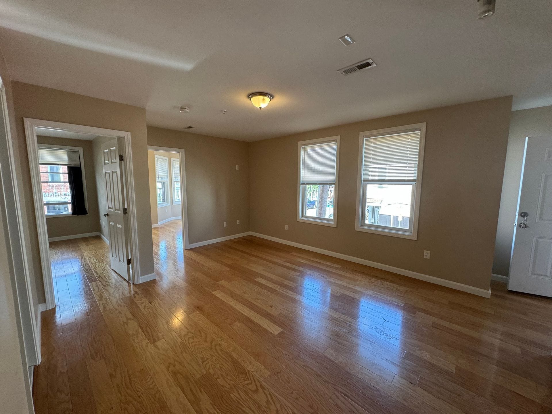 Building Photo - 53 Chelsea St