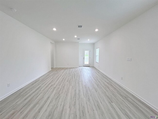 Building Photo - 4 Bedroom House NEAR LSU - Hunters Trace- ...
