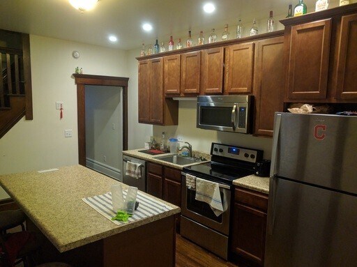 Building Photo - NEWLY RENOVATED NORTH CAMPUS - 6 BEDROOM 4 FULL BATHROOMS. THIS ONE HAS IT ALL!