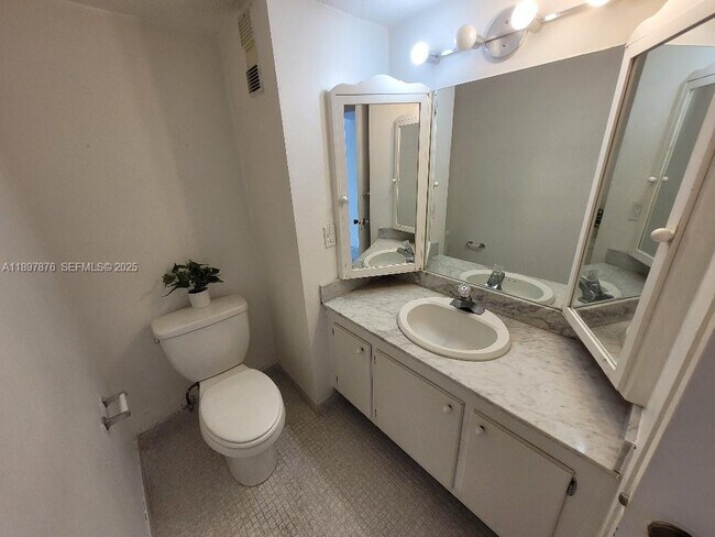 Building Photo - 1200 NE Miami Gardens Dr