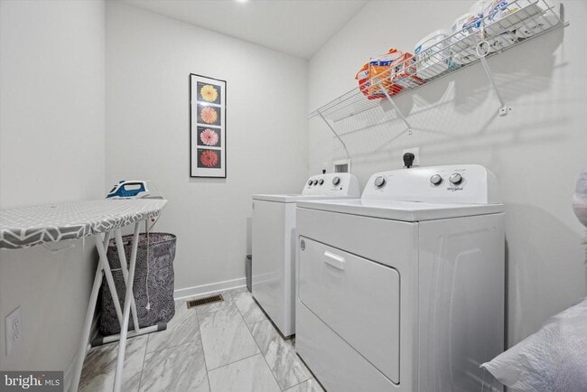 Building Photo - 68 Painters Wy