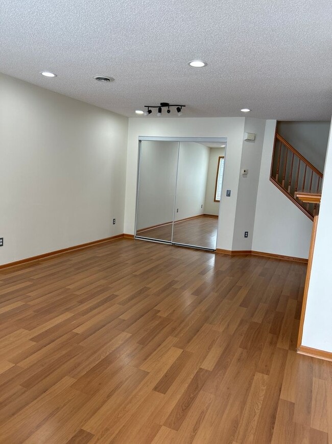 Building Photo - 9326 Inland Ln N