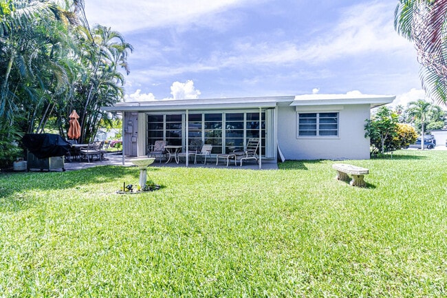 Building Photo - 1300 SE 7th Ct