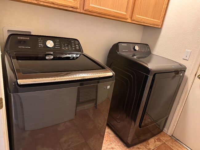 Building Photo - 13233 N Hammerstone Ln