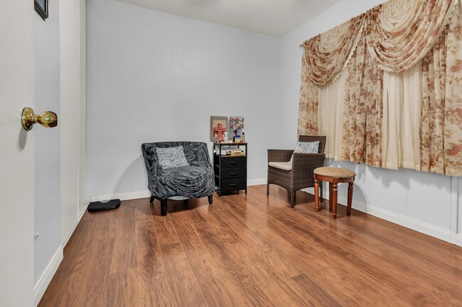 Building Photo - 11322 Oakwood Dr