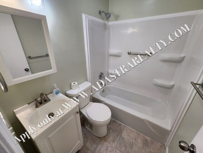Building Photo - Nice Updated 2 Bed 1.5 Bath Duplex in Basehor-Available NOW!!