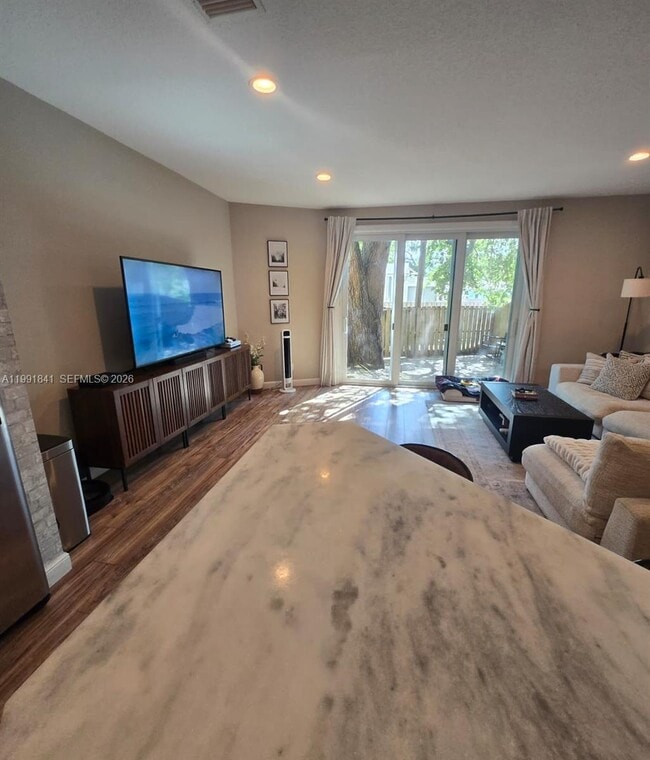 Building Photo - 806 SE 14th St