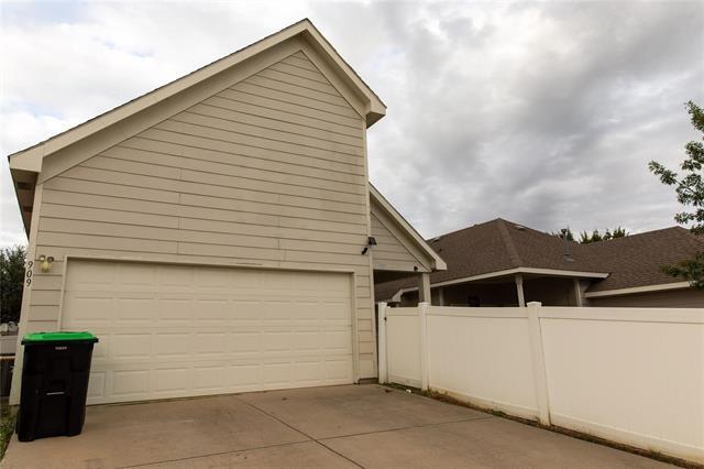 Building Photo - 909 Wenk Ct