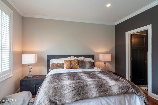 Building Photo - 5 Maria Ln