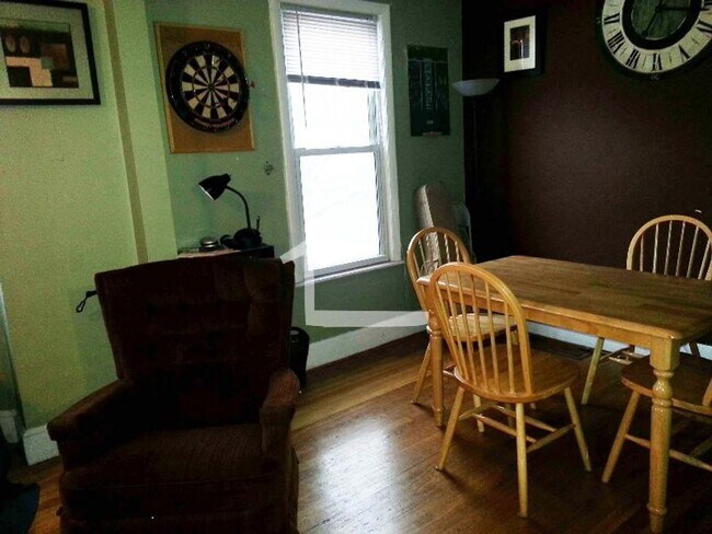 Building Photo - No Brokers Fee, Large Unit Walking Distance to BU. Large Deck, Laundry, Eat-in Kitchen, Lots of S...