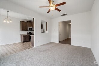 Building Photo - Lovely 3 BR, 2.5 BA Townhome, Centrally lo...