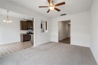Building Photo - Lovely 3 BR, 2.5 BA Townhome, Centrally lo...