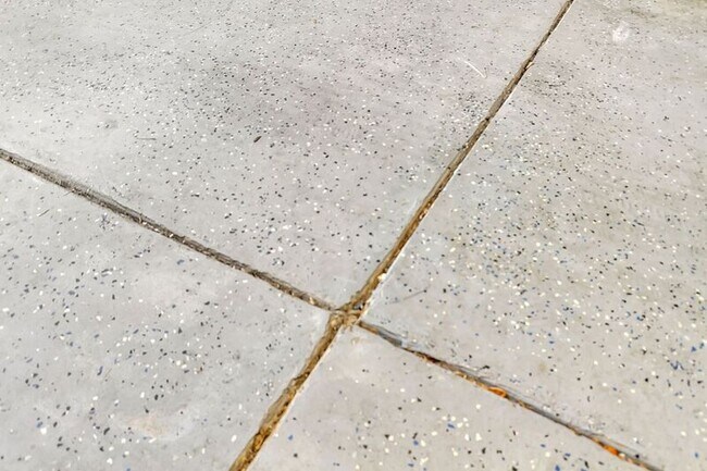 Building Photo - 534 Alderly Dr