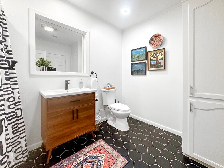 Building Photo - 402 Wallace Dean Rd