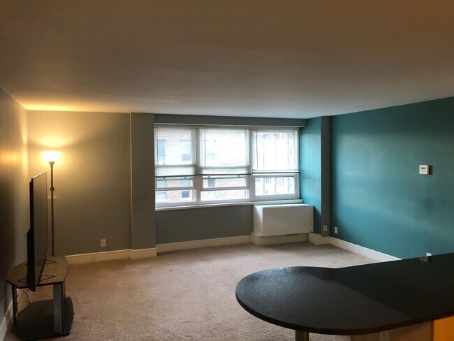 Building Photo - 210 N 17th St