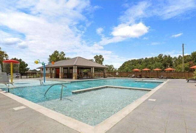 Building Photo - 13060 Fowler Dr