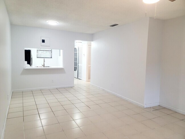 Building Photo - 15702 E Waterside Cir