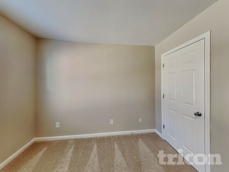 Building Photo - 2737 Trellis Oaks Dr SW