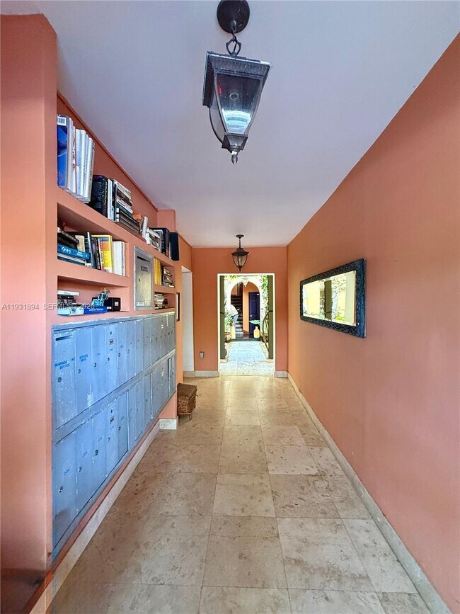 Building Photo - 4812 Pine Tree Dr