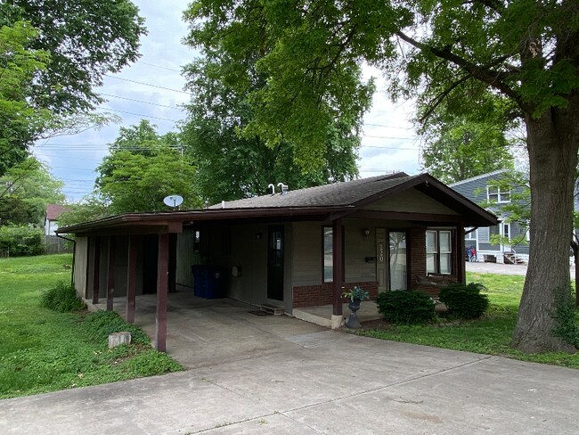 Building Photo - 220 W Corbin St