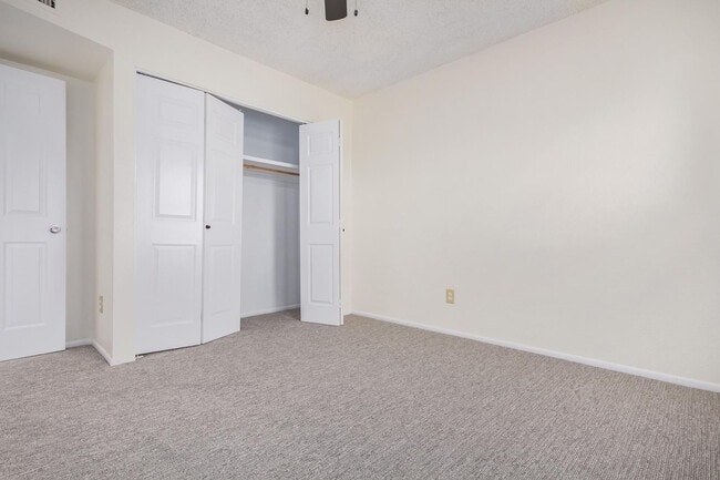 Building Photo - 1029 E Bendix Dr