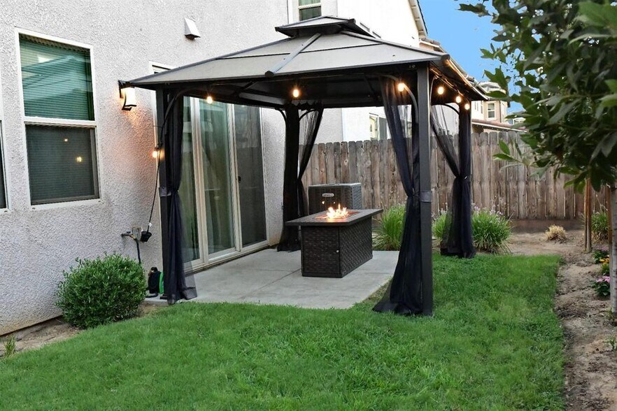 Building Photo - 2580 N McArthur Ave