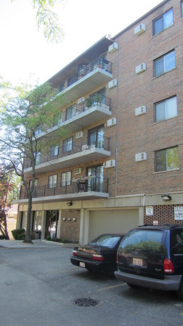 Building Photo - 2320 N Nordica Ave