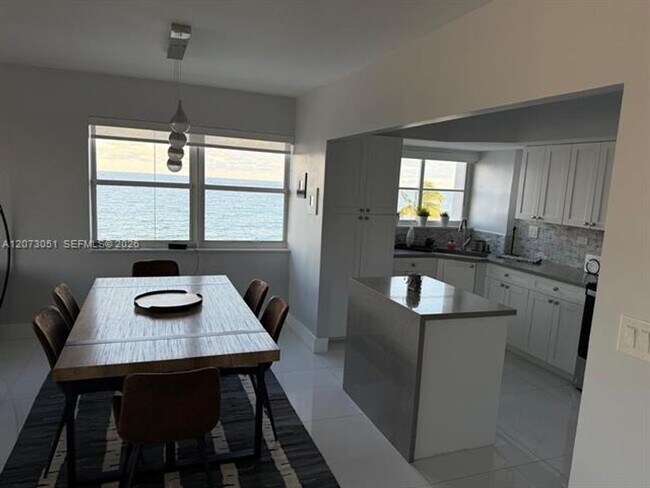 Building Photo - 3111 N Ocean Dr