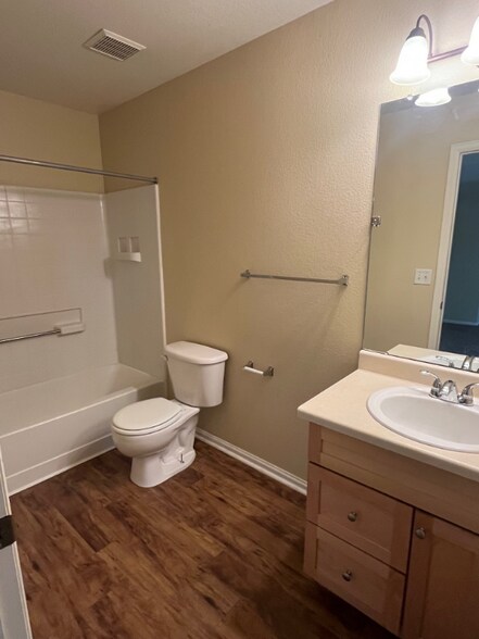 Building Photo - 1846 Twin Lakes Cir